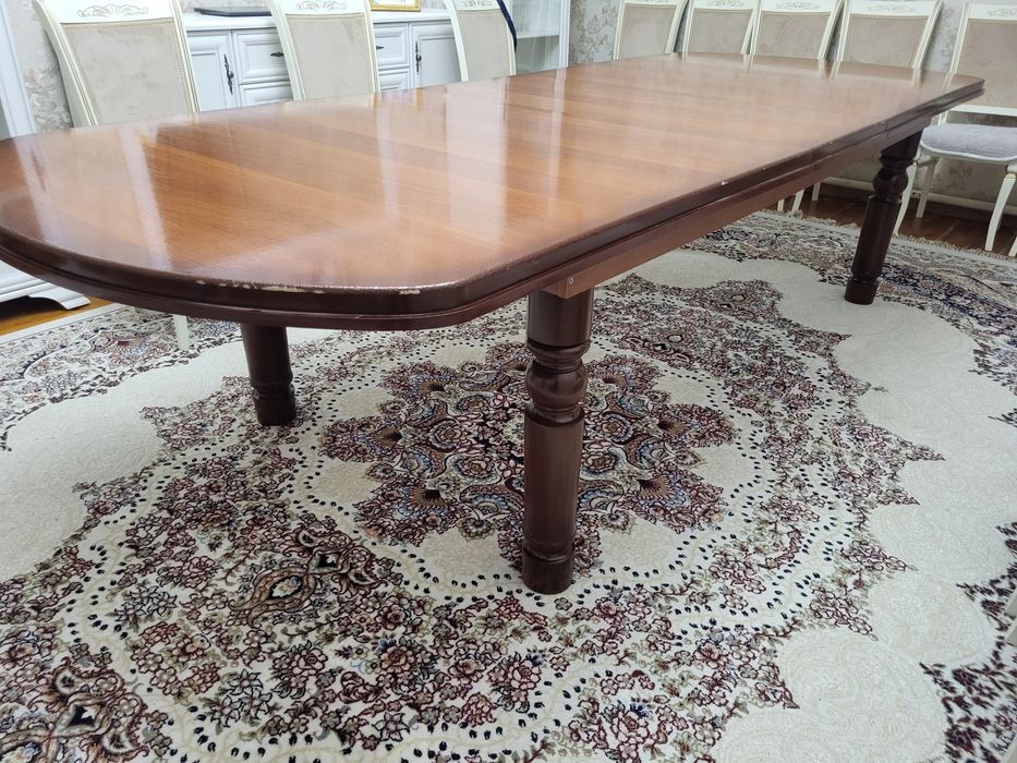 Стол с стульями для зала