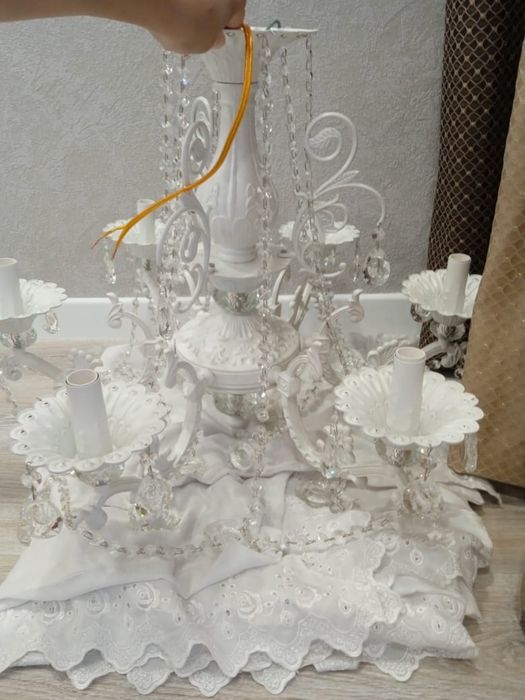 Люстра в зал.