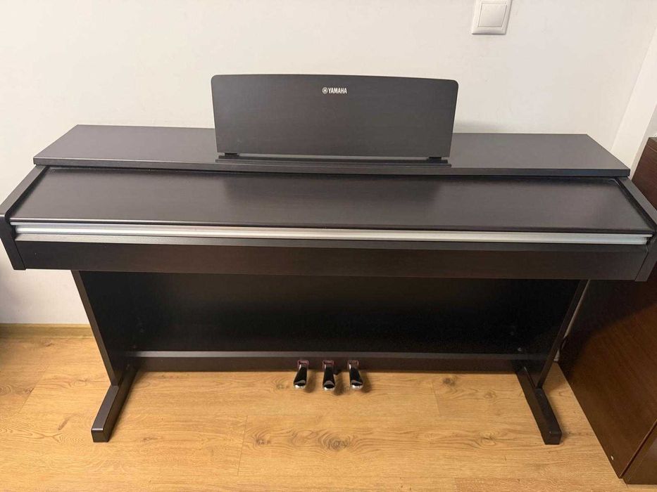 Pian digital Yamaha Arius YDP-142R + bancheta