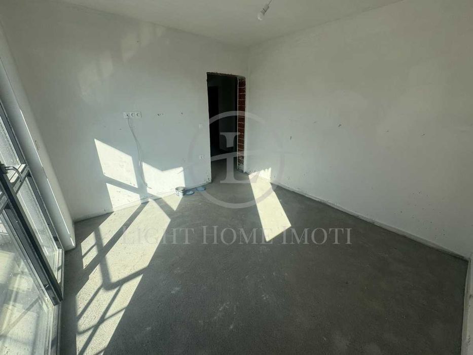 Продава се Тристаен апартамент в с. Белащица, Област Пловдив - 102 кв.м за 1400 €/кв.м - Снимка #2