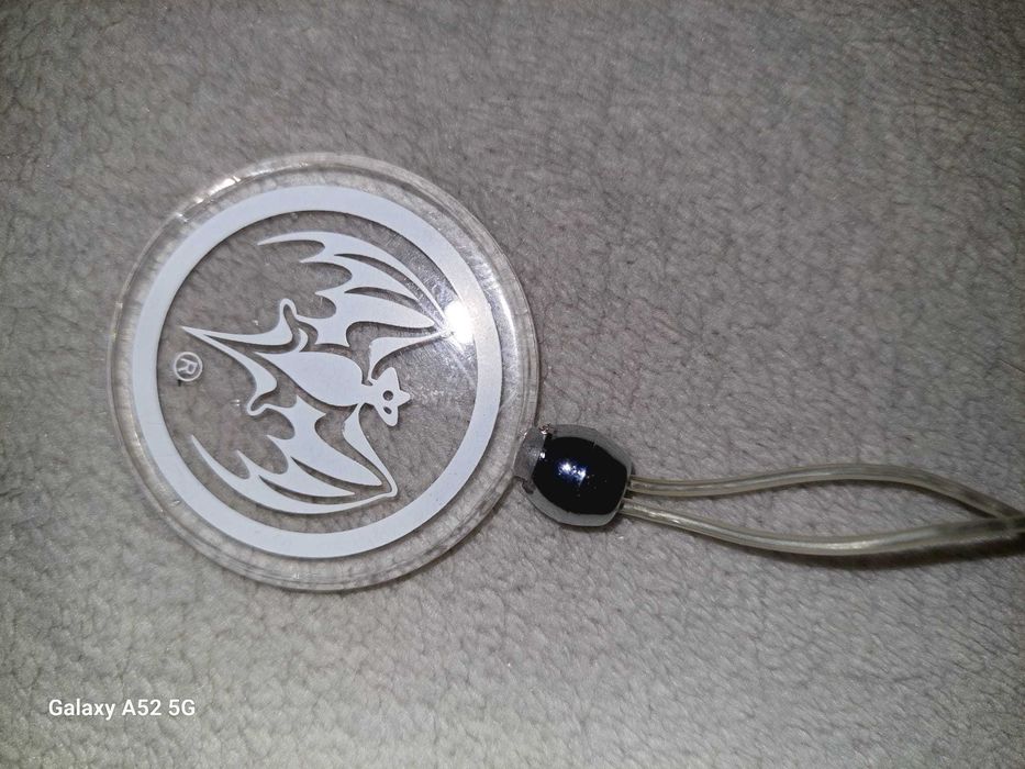 Colier/medalion magnetic cu liliac luminos Bacardi Rum