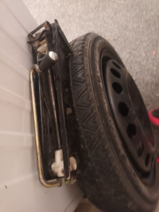 Vand roata rezerva+cric mecanic