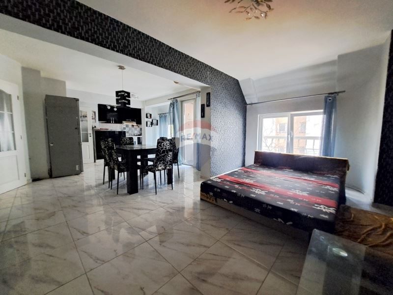 Продава се Тристаен апартамент в Варна, Лятно кино Тракия - 108 кв.м за 1667 €/кв.м - Снимка #1