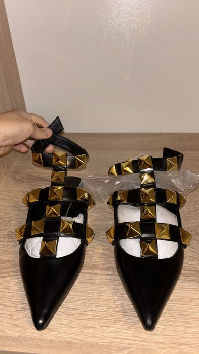 Papuc închis rockstud Valentino