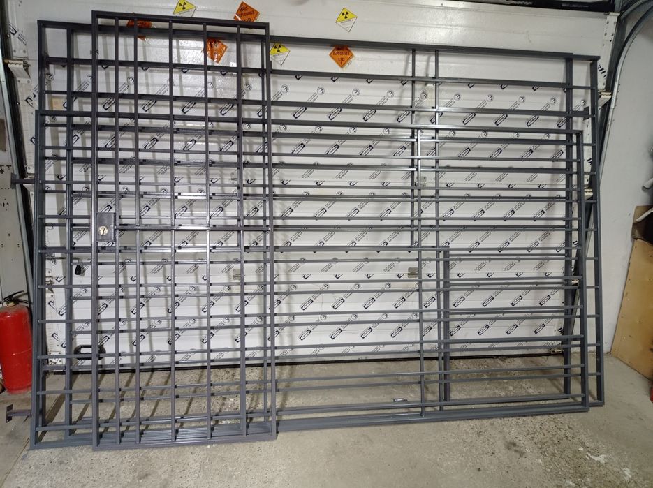 Продам металлическую решетку.