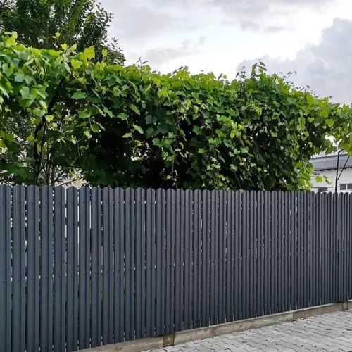 Construim garduri din șipcă metalică