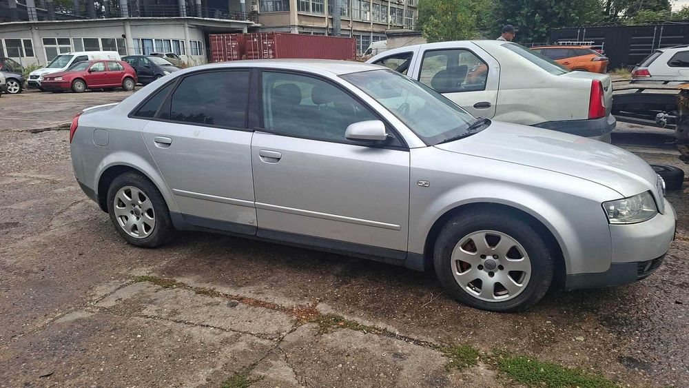 Dezmembrez AUDI A4 B6 - 2.0 Benzina Din 2002 - ALT