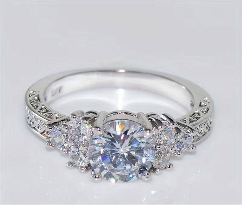 Inel placat cu aur alb de 18 K model deosebit