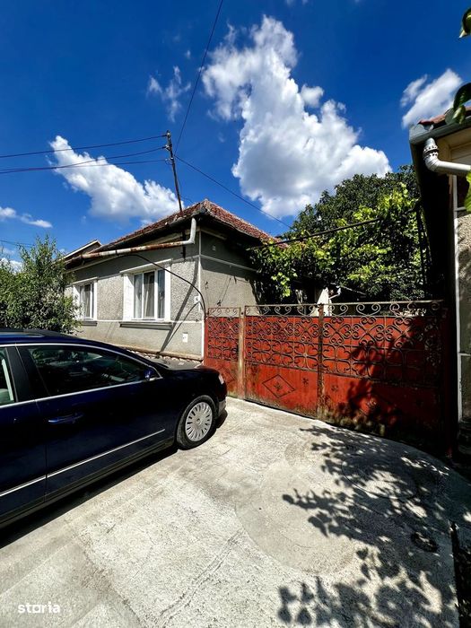 Casa in Tinca, centrala, 3 camere cu strada asfaltata