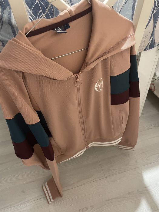 Суичъри, спортни комплекти, клинове