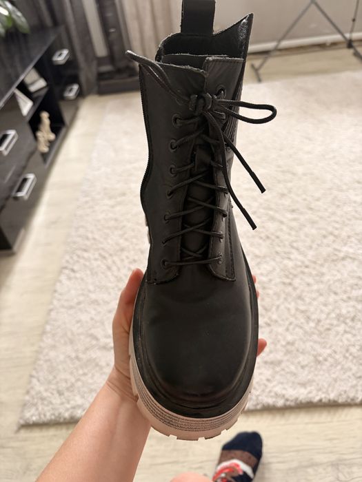 Продам осенние ботинки