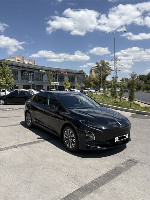 Hongqi eqm 500 tali 5 2024 yil probeg 36000
