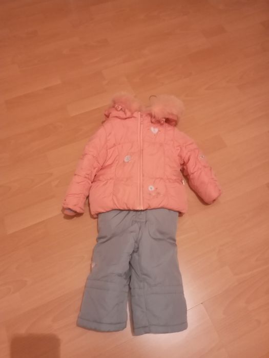 Продам куртку на девочку зимнею