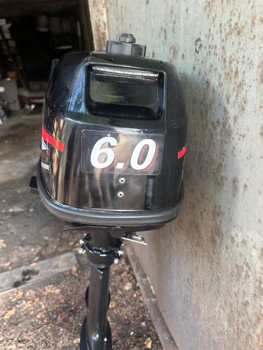 Продам лодку с двигателем