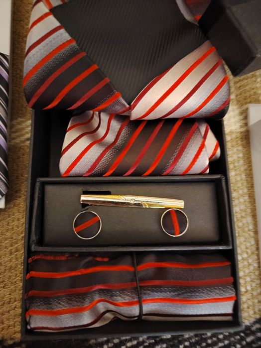 Продам новые шёлковые галстуки импортные.