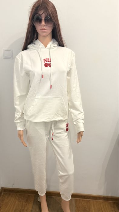Спортен бял комлет на Hugo Bos