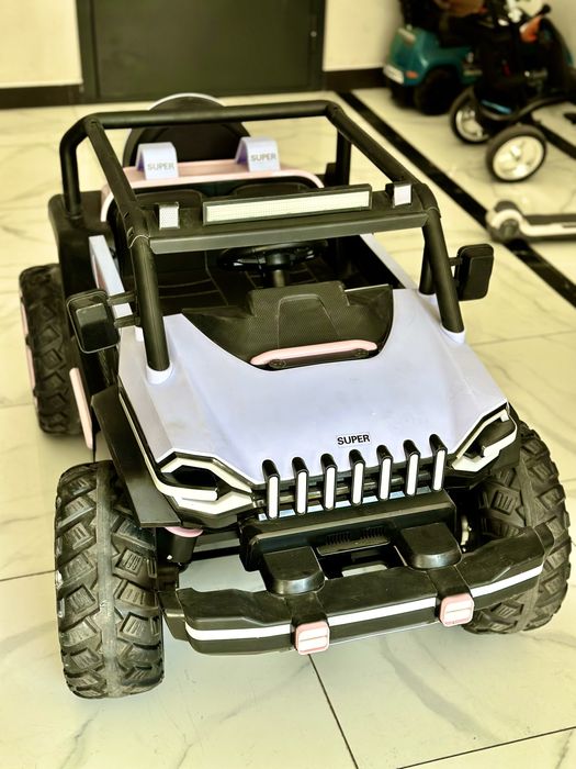 Детская машина на пульте