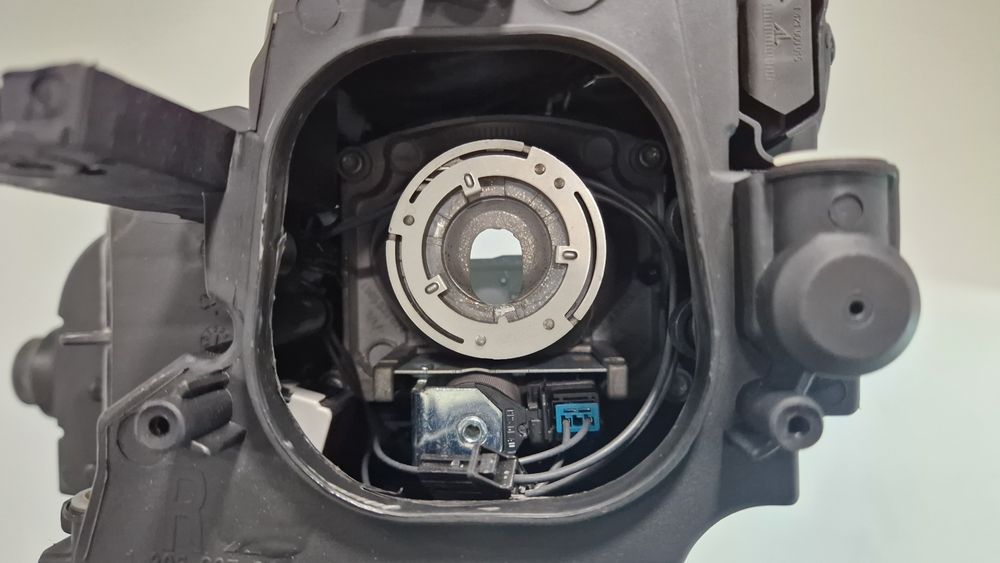 Audi A4 B9 десен фар ксенон биксенон