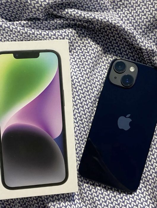 Iphone 14 в синем цвете