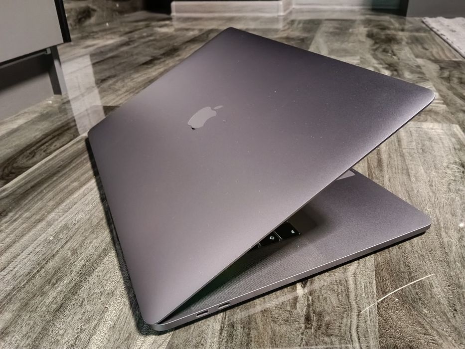 Apple MacBook Pro Retina Touchbar