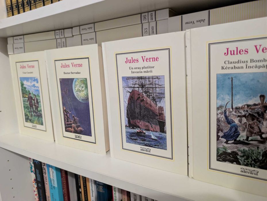 Vând colecție Jules Verne