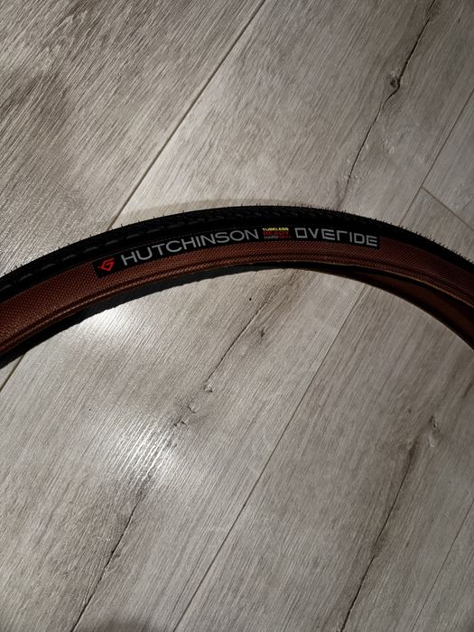 Vand set cauciucuri bicicleta hutchinson overide 700x 40 noi.
