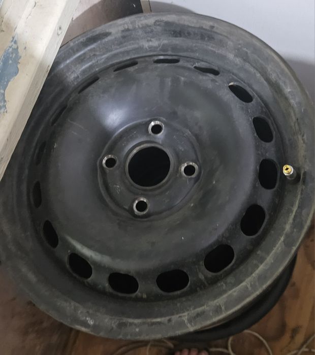 Продам диски колпаки Audi B4