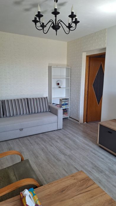 Vand apartament 2 camere, semidecomandat, zona Nanterre, Calea Bucuresti