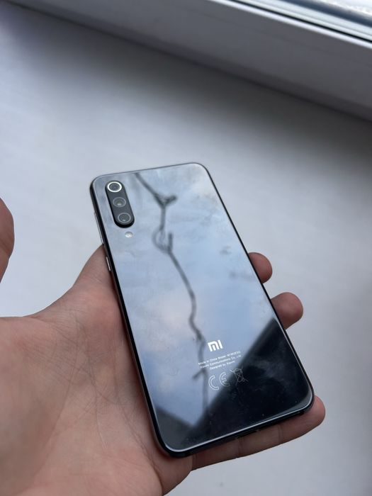 Телефон Xiaomi Mi 9 SE