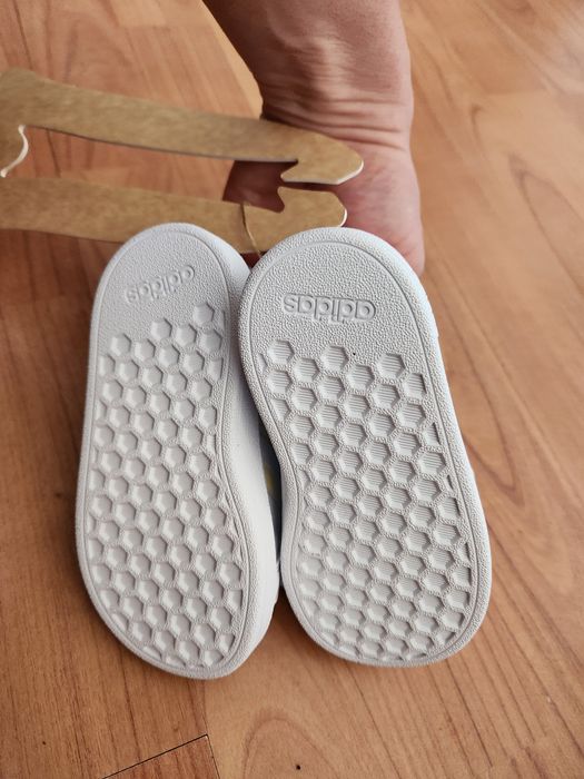 Adiasi copii de la adidas