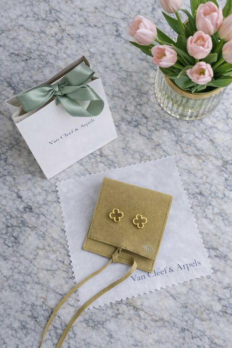 Van Cleef златисти неръждаеми обеци пълен сет с чантичка бижу златни