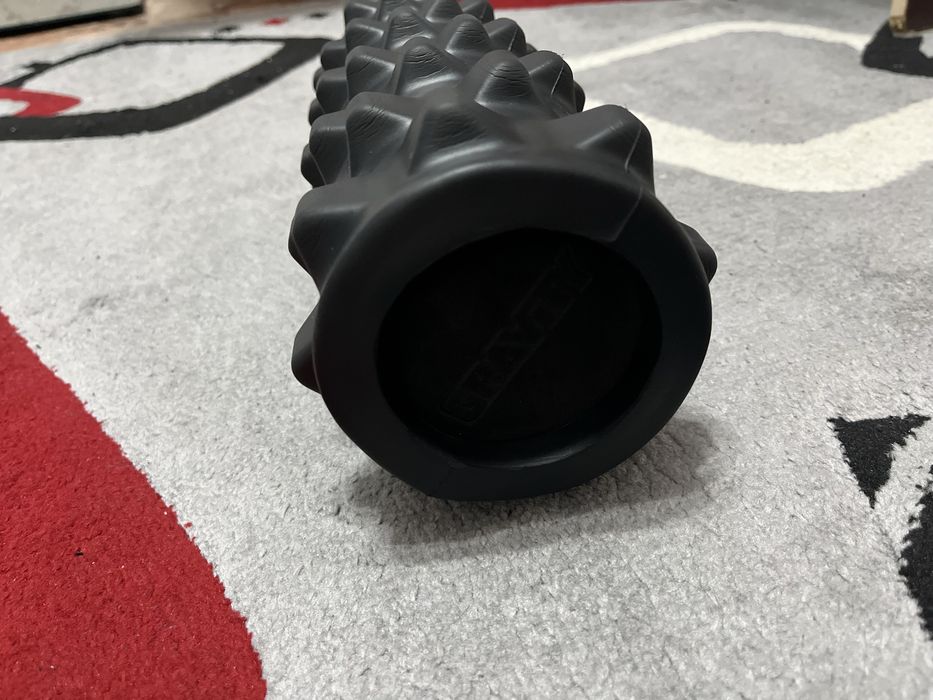 Валик массажный черный