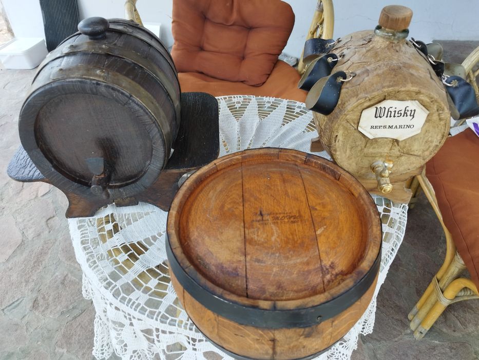 Буре стъклено със стойка