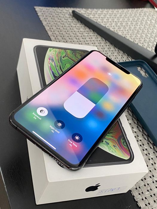 Iphone xs max full box