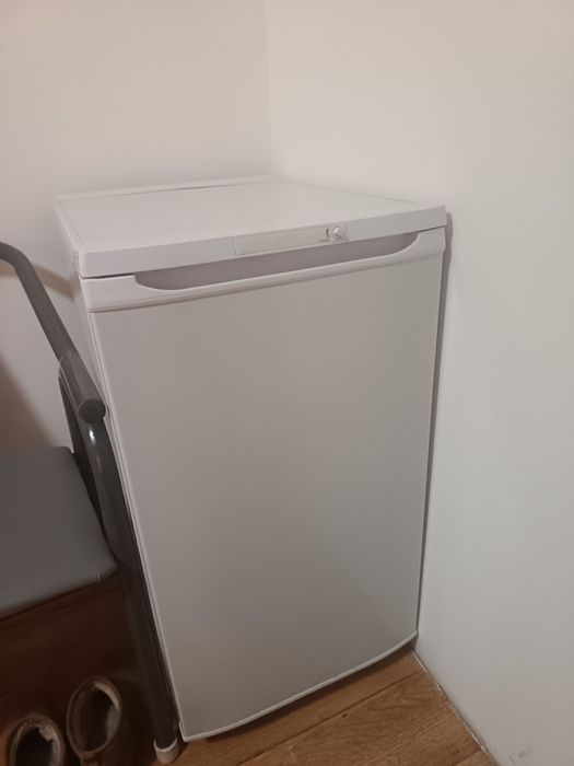 Маленький холодильник продаю