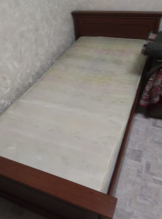 Продам кровать вместе с матрасом