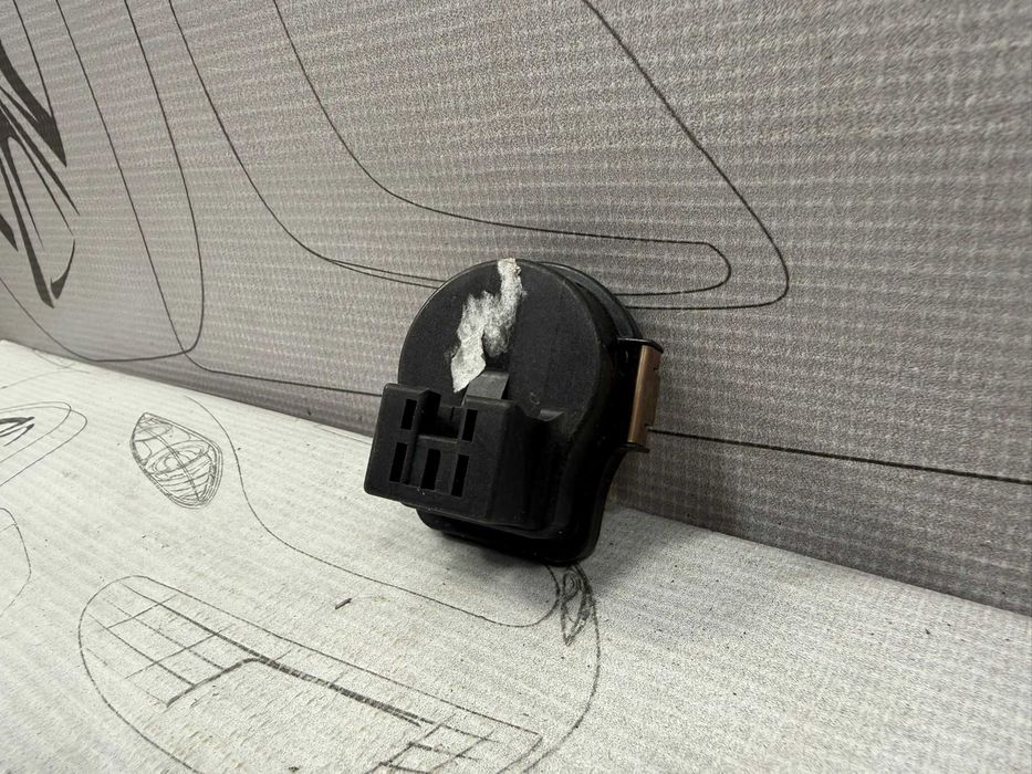 Actuator control suspensie Lexus GS 300 350 430 450H COD: 89241-30040 2009 / [2005-2012] / (5B2)