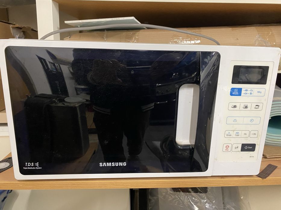 бюра, чинове - като нови + микровълнови, стол, бюро