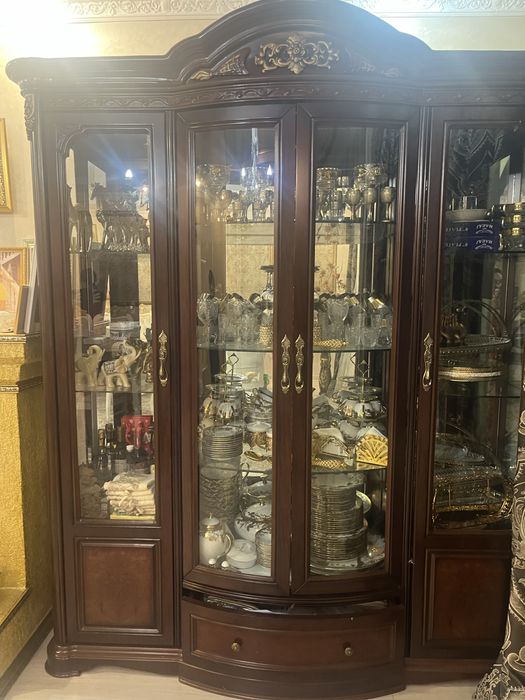 Продам красивый сервант