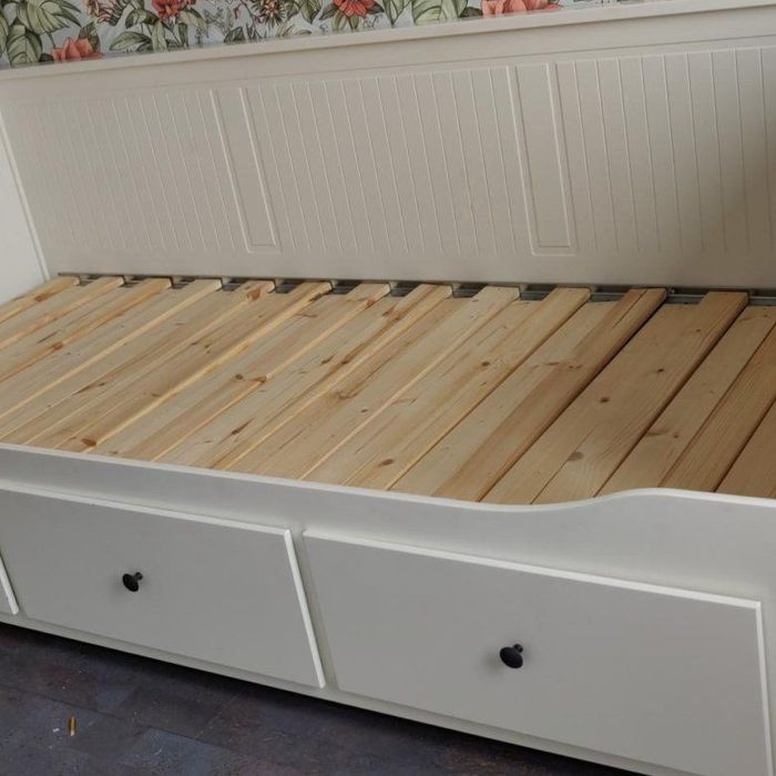 Икеа, кровать-кушетка IKEA HEMNES с ящиками.