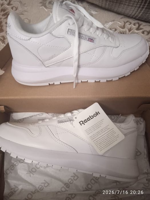 Кроссовки размер 39 REEBOK  оригинал