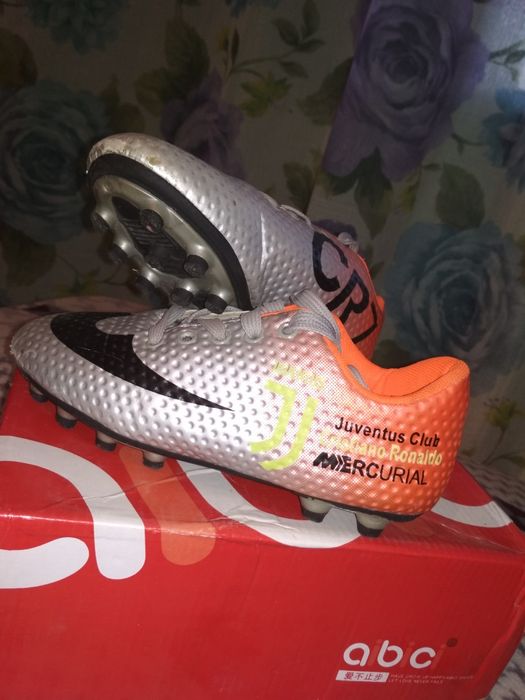 Красотки для мальчика с шипами