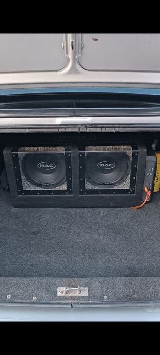 Автомобильный сабвуфер