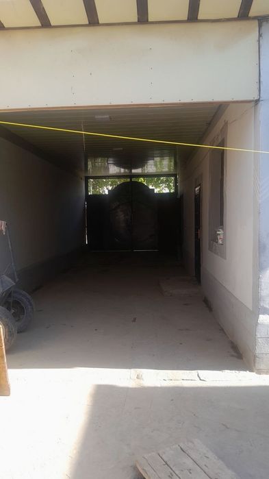 Уй сотилади мангузар постан кейин  янги кишлокда 35 мактаб олдида