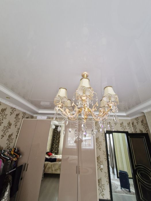 Продам люстры ,бра. Цена договорная