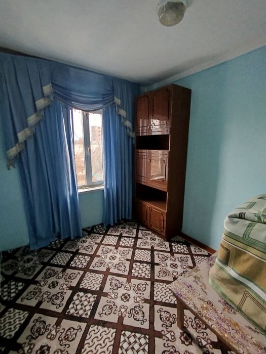 Жиззах шахар Олмазор махалласида жойлашган 3 хонали квартира сотилади