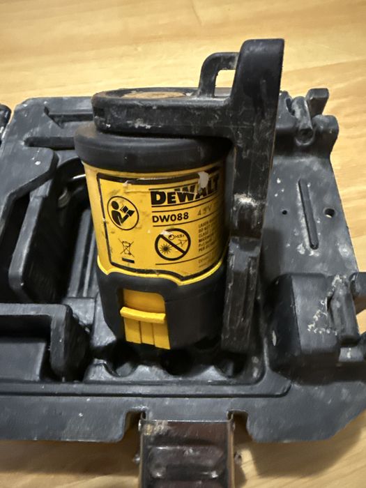 Лазерен Нивелир Dewalt DW088