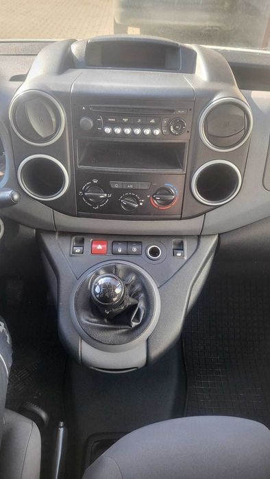 Vând Peugeot partner