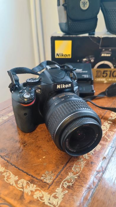 Aparat foto DSLR Nikon D5100+ obiectiv Nikkor 18-55 + cadou.