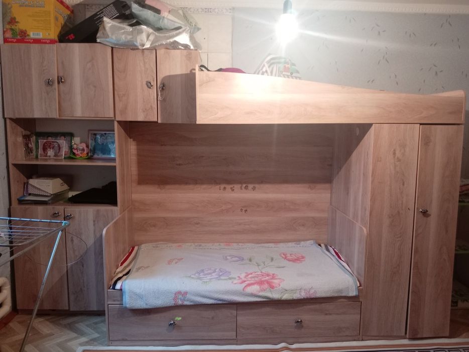 Детский двухъярусная кровать